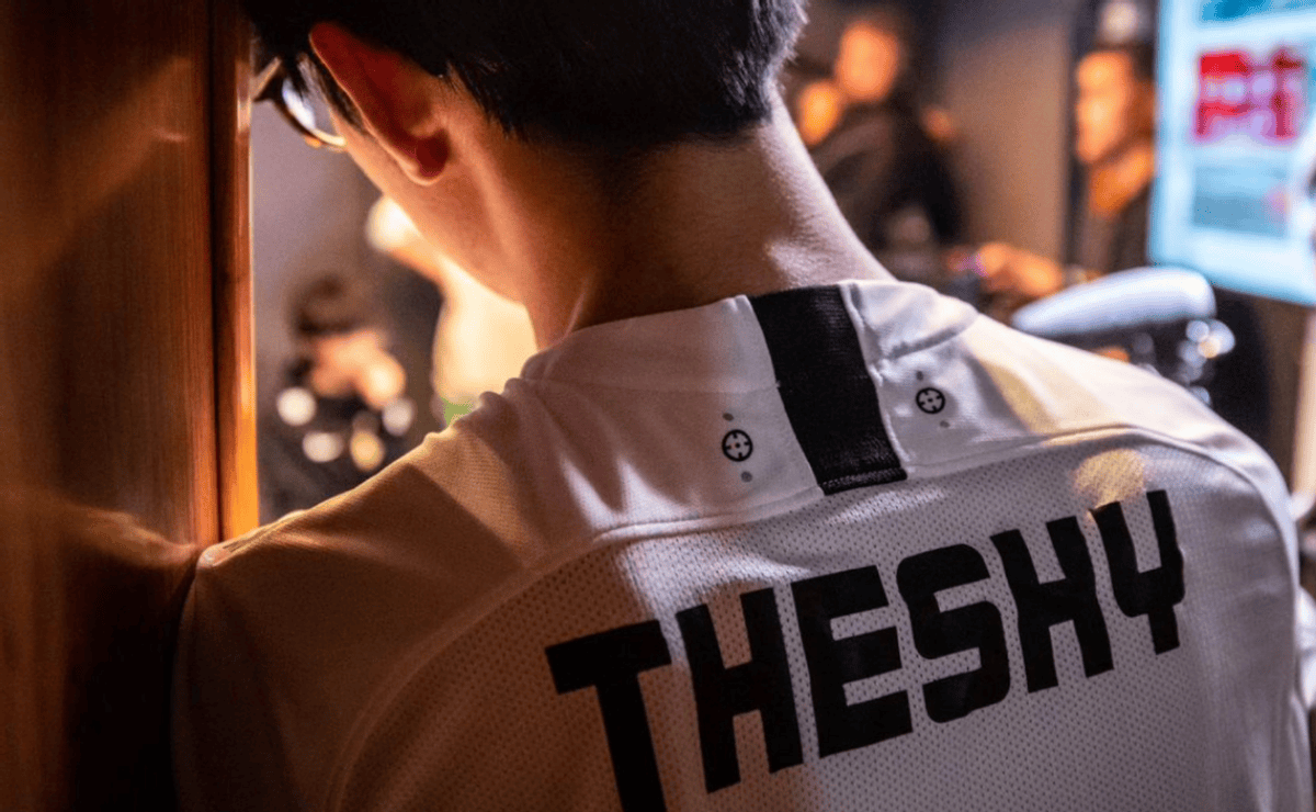 解说Joker：可靠消息，BLG全员留队则左手必然续约！目前仅打野未定！