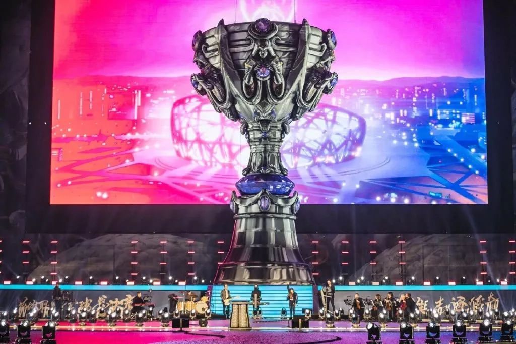 BLG主教练BigWei：到了S赛遇到谁都会严阵以待，最强的还是LCK的队伍