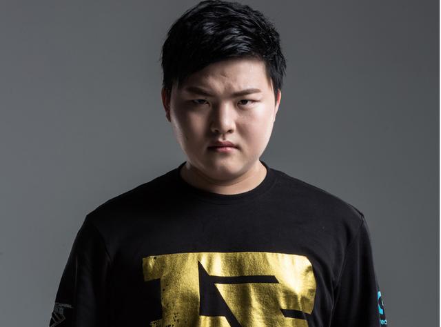 GALA：现在这个版本的话很多AD都能玩 主要是搭配上中野的阵容