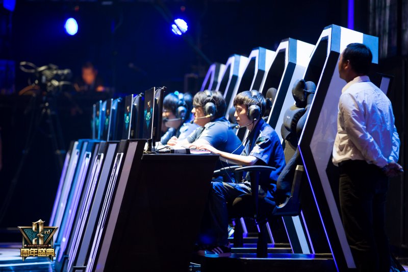 恭喜Yagao夺得年度最佳中单：你值得一切褒奖